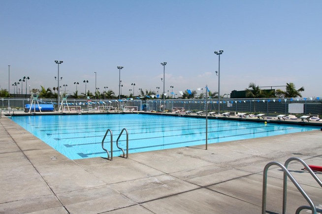 Falcons split four games at Golden West Tournament