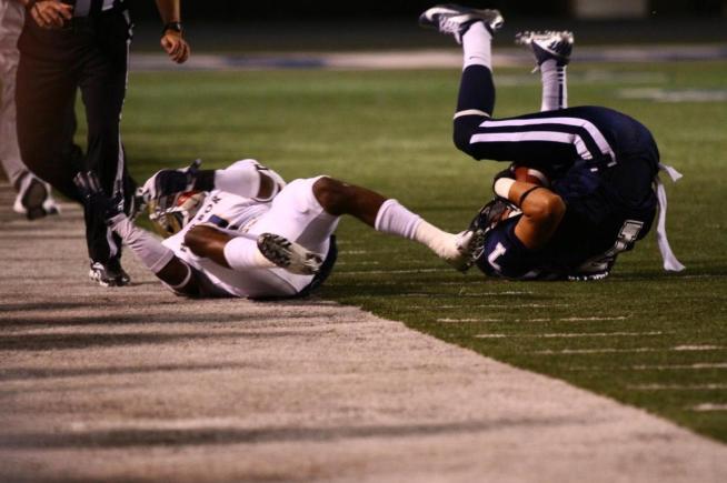 Robert Abeyta caught four passes for 92 yards and two touchdowns in the Falcons 35-20 loss to LA Harbor.