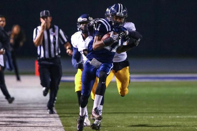 De'Jai Whitaker pulled in 9 passes for 225 yards and 4 TDs