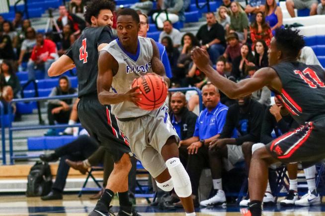 Luis Medearis commits to Biola University