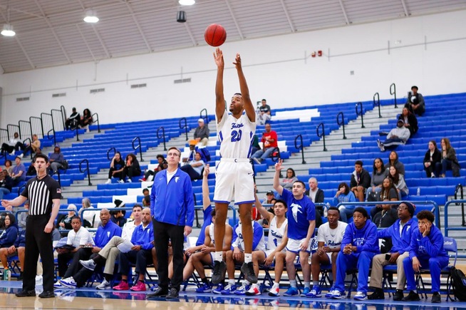 Dorian Harris hit six three-pointers on his way to 25 points