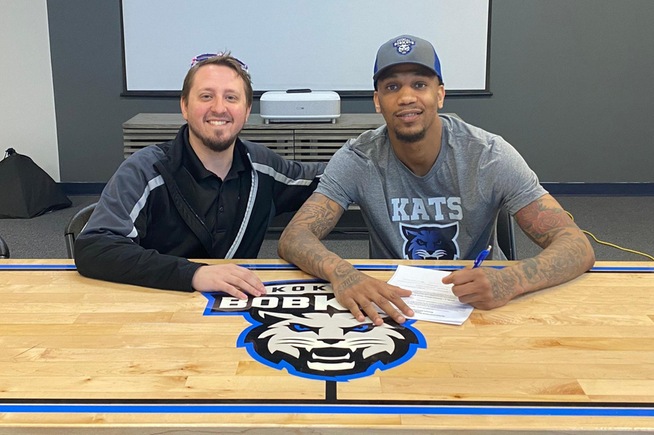 Jarion Henry (right) signs with the Kokomo BobKats