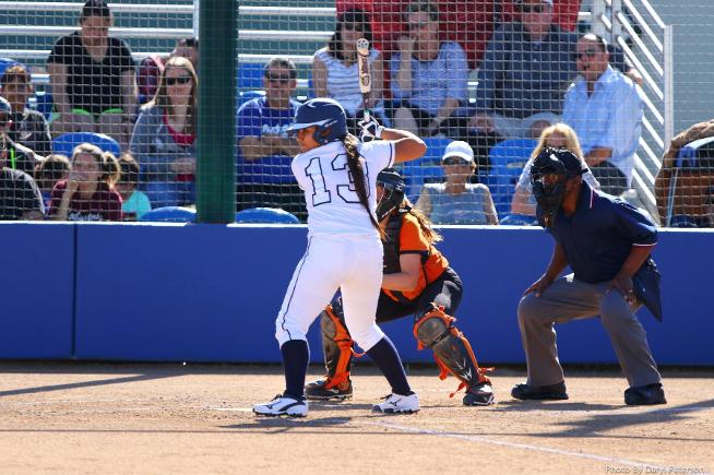Jenny Navarro clubbed a 3-run HR and earned the win in the circle