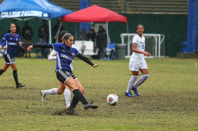 Natalie de Leon scored the team's lone goal a an overtime win over San Bernardino Valley