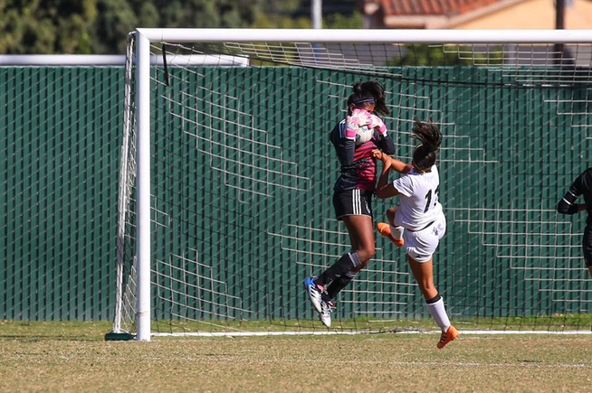 Deisy Rodriguez makes one of her four saves against Rio Hondo