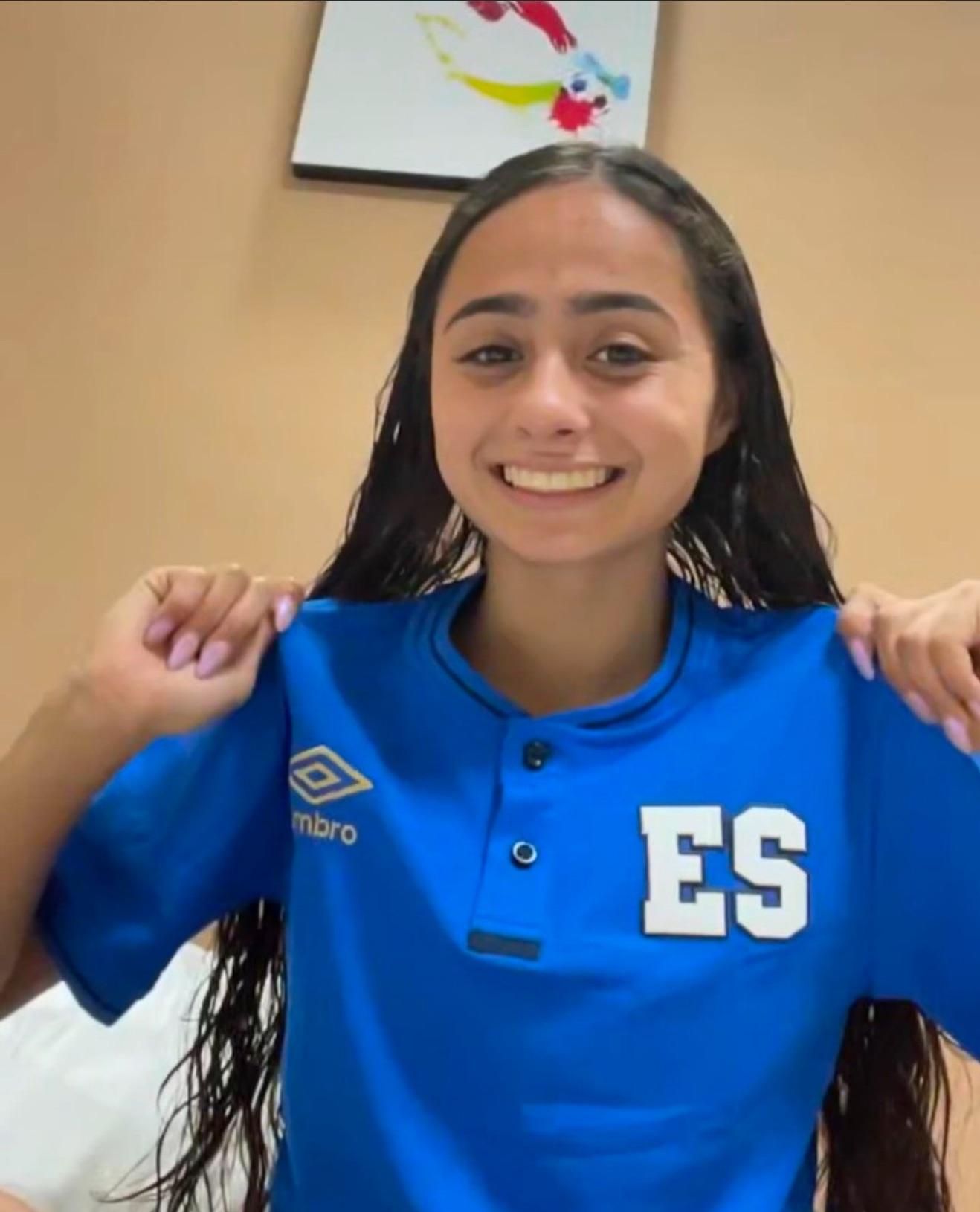 Jenna Santos will be playing for the U20 El Salvador team