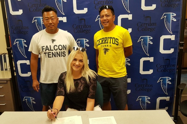 Anastasia Khomyachenko signs with the University of the District of Columbia