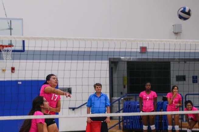 Jody Suski (17) had nine kills for Cerritos