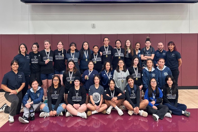 Cerritos women's wrestling has 17 placers at tournament